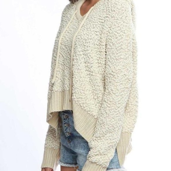 POL pullover sweater with hoodie - Picture 3 of 9